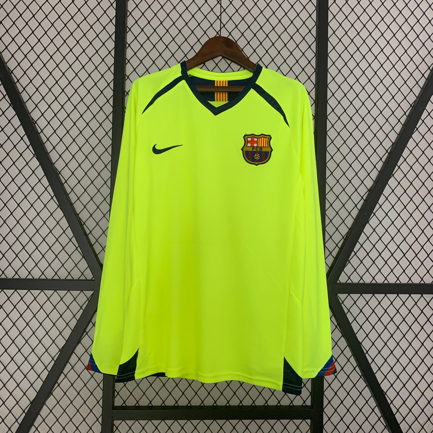 Barcelona Away Long Sleeve 05/06 Retro